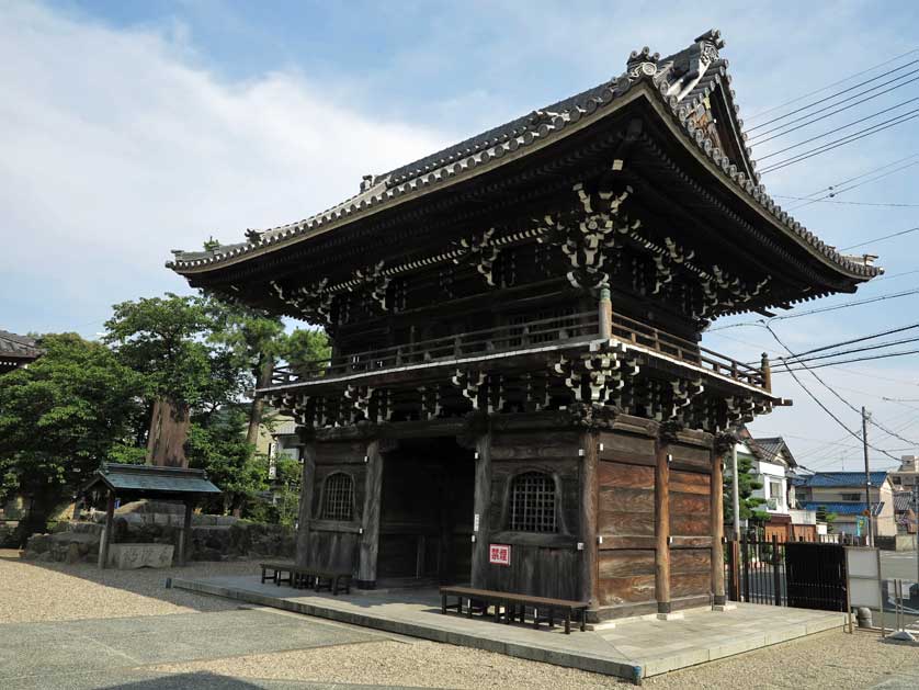 Sanmon Gate, Arako Kannon Temple, Nagoya, Aichi.