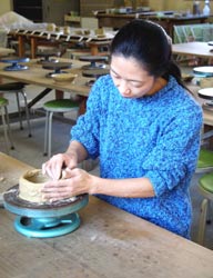 Making Echizen pottery at the Pottery Village School, Fukui.