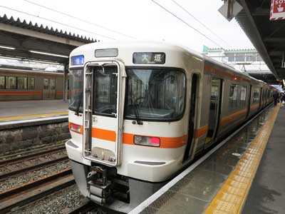 Hamamatsu Station Platform,<br />
Shizuoka Prefecture.