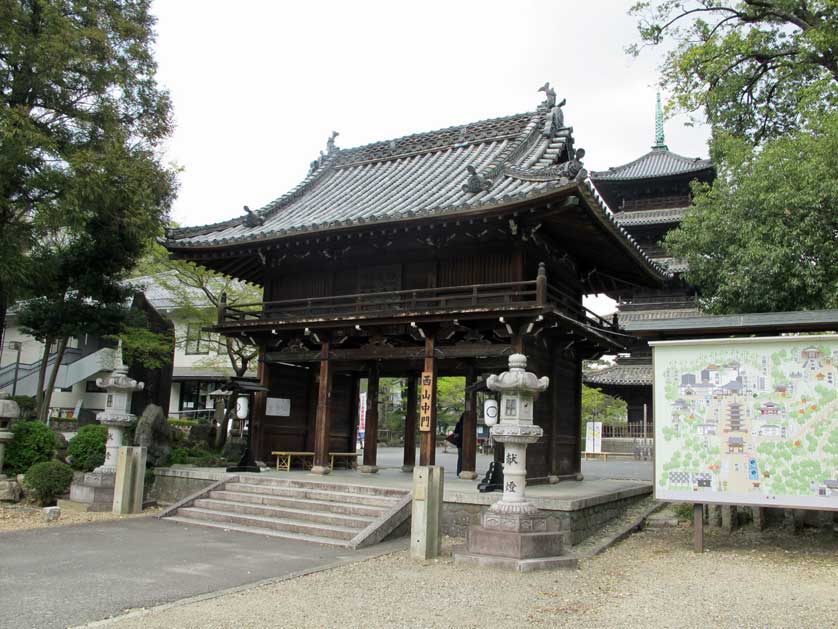 Main gate, Koshoji Temple, Nagoya.