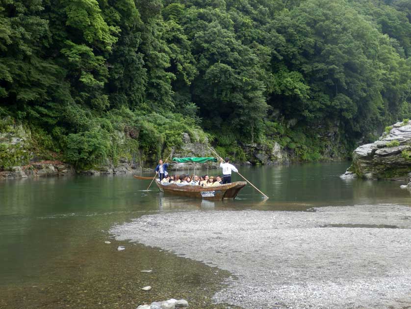 Nagatoro tour boat.
