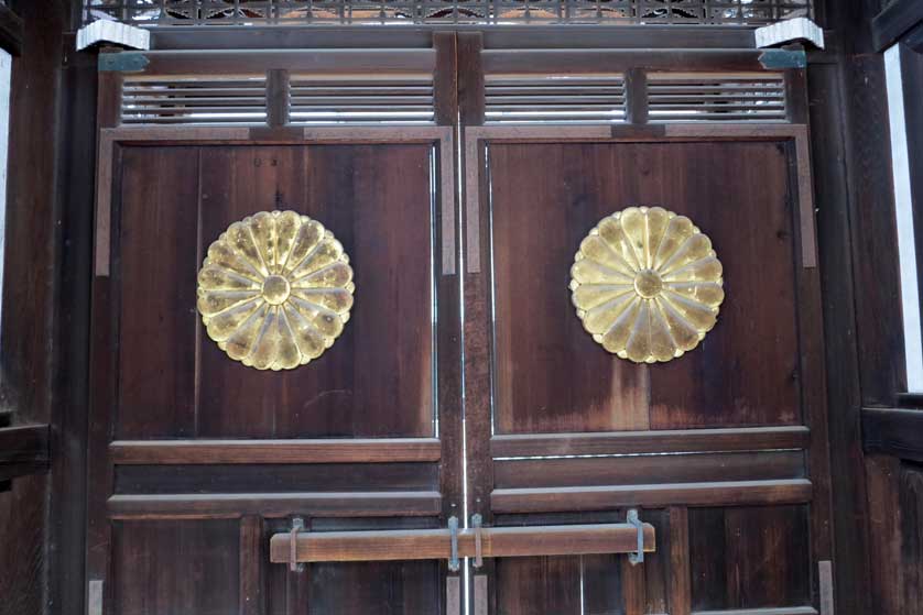 Gold chrysanthemun crests on the wooden gates of Shojoke-in Temple, Teramachi, Kyoto.