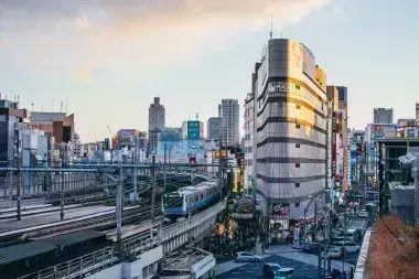 Vista exterior del metro japonés
