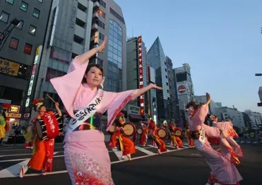 The opening parade at Ueno Natsu Matsuri lasts on average two and half hours.