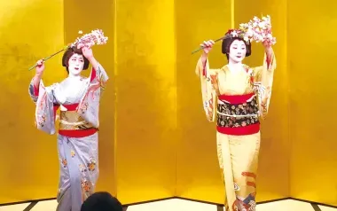 Jeux traditionnels avec les geisha au Nihonbashi sakura festival