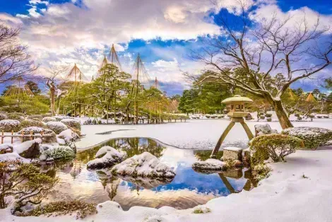 Kenroku-en garden, one of the 3 most beautiful in Japan : a must-see in Kanazawa, especially in Winter