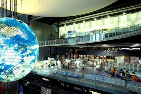The present Miraikan Tsunagari, a huge globe suspended in the air on several levels.