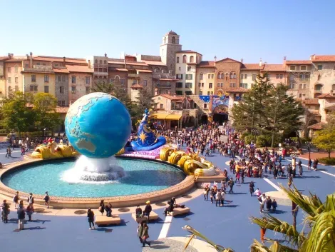 In Tokyo Bay, Disney Sea binds its attractions to the sea and Japan.