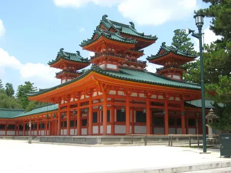 The Heian-jingu in Kyoto was erected in honor of the Heian period (794-1185), and its founder, the fiftieth Japan&#39;s Emperor Kammu (737-806).