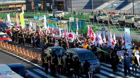 The Japanese right-wing manifesto regularly against the vote of Zainichi in Japan.
