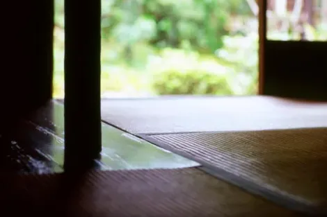 Le tatami est un revêtement de sol traditionnel japonais fait en paille de riz