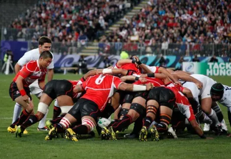 The Japanese scrum (in red) fights against the French team (in white)
