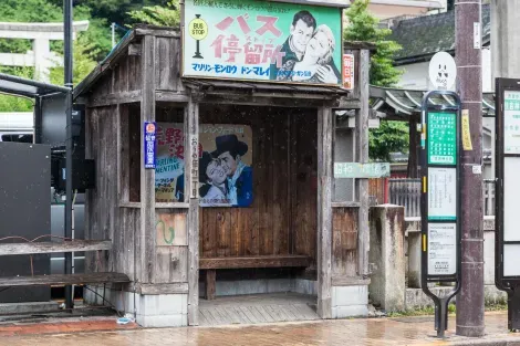 Rue typique d’ Ōme avec ses affiches de cinéma