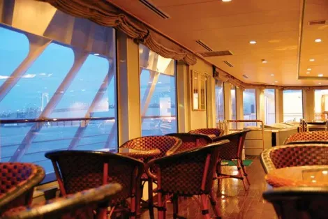 Un bateau restaurant pour une croisière de deux heures sur la baie de Tokyo 