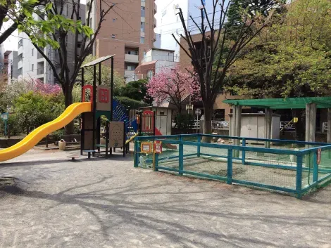Aire de jeux pour enfants à Hiroo