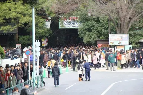 Entrée du sanctuaire Meiji Jingu lors du hatsumôde