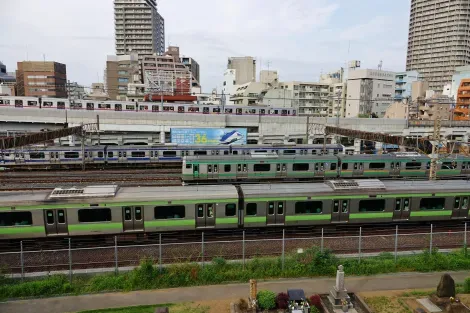 Les trains à Nippori