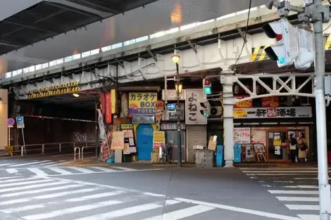 Entrée niveau rue de la gare de Kanda