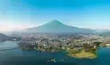 Vista aérea de Kawaguchi y el Monte Fuji 
