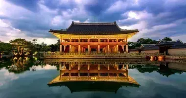 Besuchen Sie Seoul, die südkoreanische Hauptstadt und ihren königlichen Palast