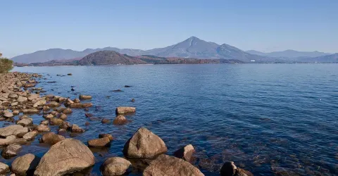 Le mont Bandai vu du lac Inawashiro