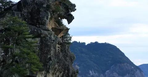 Shishiiwa, la roca con forma de león que ruge al mar