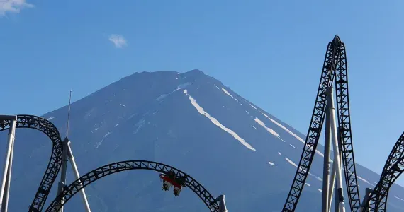 Montagnes russes et mont Fuji
