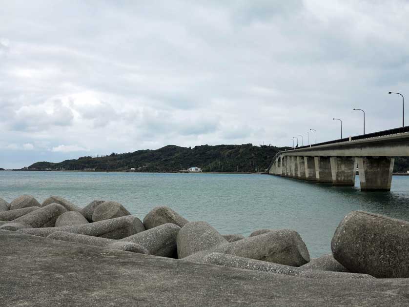 Hamahiga Bridge connects Henza and Hamahiga islands, Okinawa.