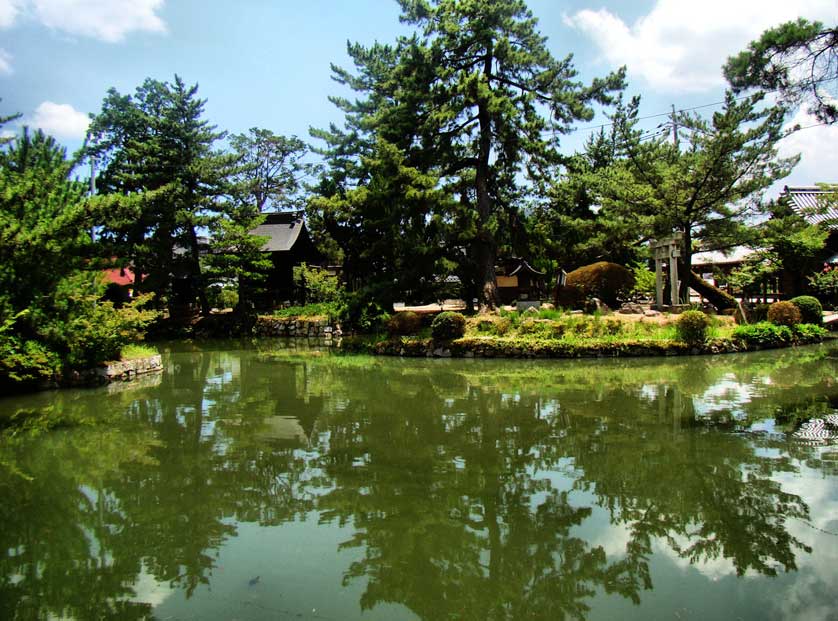pond and garden at Soja Shrine, Okayama.