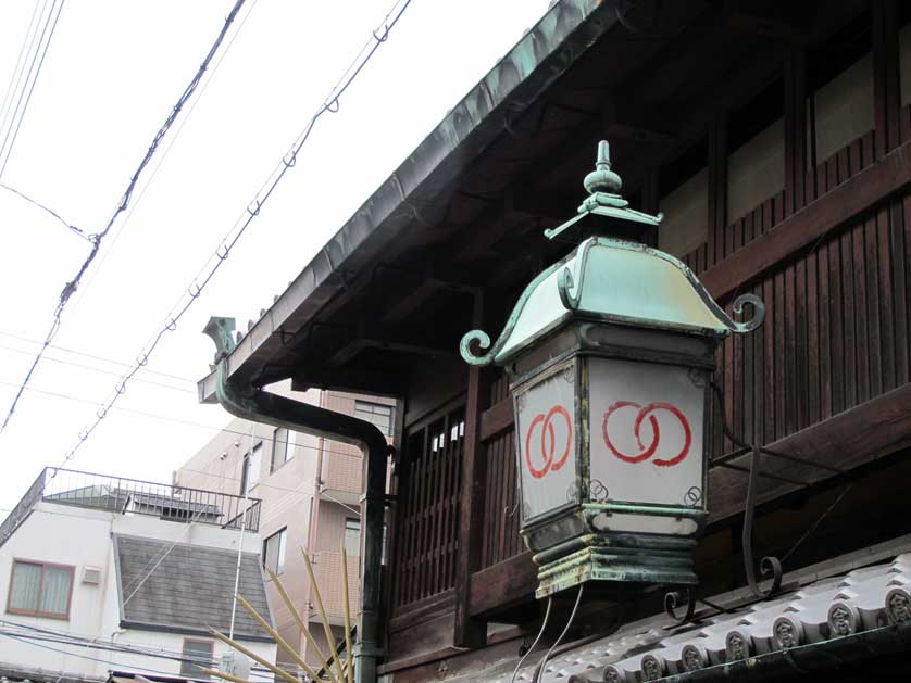 Gaslight with crest at Wachigaiya, Shimabara, Kyoto
