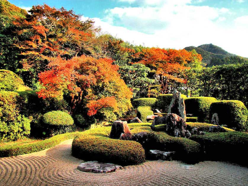 The Zen garden at Raikyuji Temple in Takahashi was designed by Kobori Enshu.