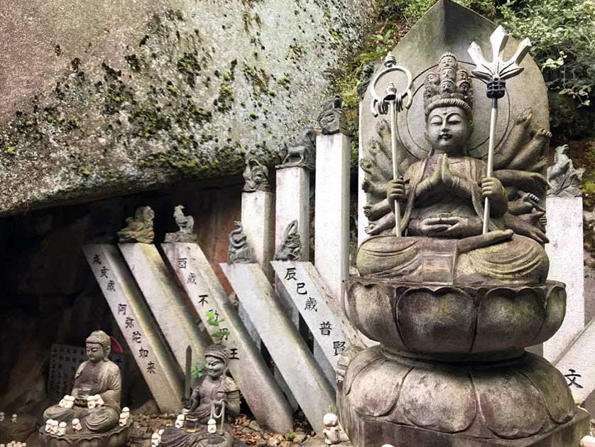 Buddha statues at Senko-ji, Japan.