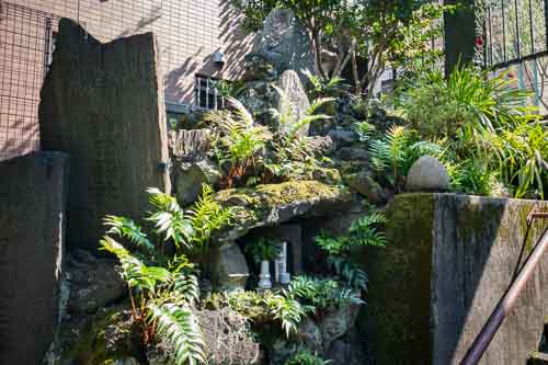 Fujiko cairn at Yanagimori Shrine