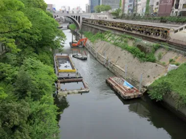 Ochanomizu Station platforms on the south bank of the Kanda River, Hijiribashi Bridge in the distance