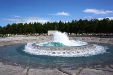 La fontaine en forme de cratère