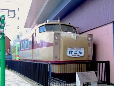 Tôbu série 1720 exposé devant le Tôbu Railway Museum