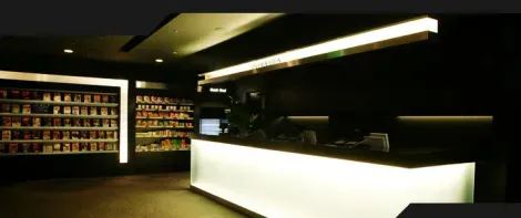 The Bagus Gran Cyber ​​Cafe mangakissa in a workmanlike. Internet, anime movies, video games, all for a good night.
