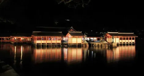 Illuminations au sanctuaire d'Itsukushima