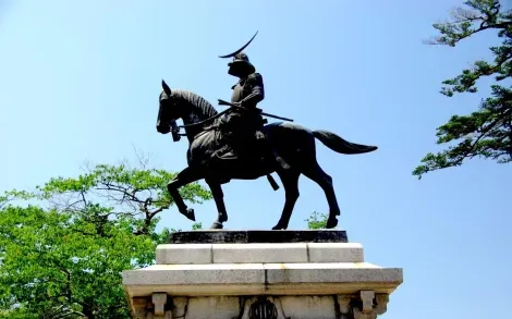 Une statue de samouraï à Sendai.