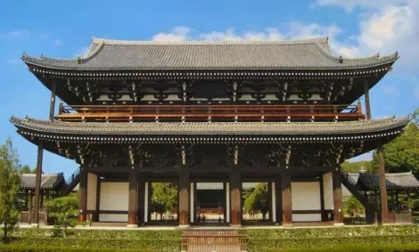 Sanmon Tofukuji the temple.