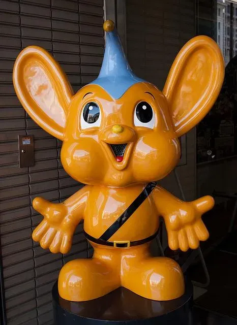 A Tkyo Piko kun, the mascot métroplitaine police would like to welcome visitors.