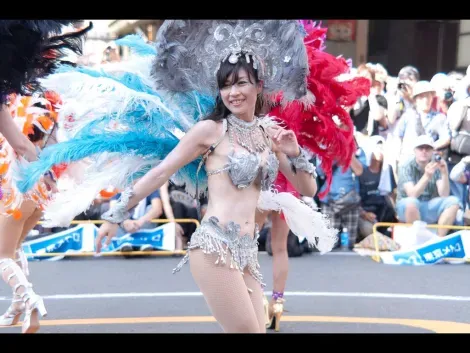 During the parades of Asakusa Samba Festival, Asakusa turns into Rio Carnival.