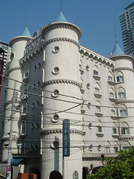Un Love Hotel en forme de château