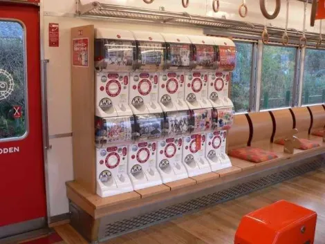 Wakayama_Electric_Railway_Omocha_EC_capsule_toy_vending_machine
