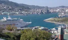 Vista del puerto de Nagasaki desde el Jardín Glover.
