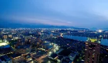 Vista nocturna de Fukuoka
